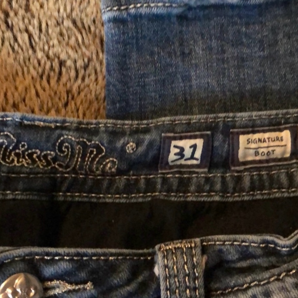 Size 31 Miss Me jeans.